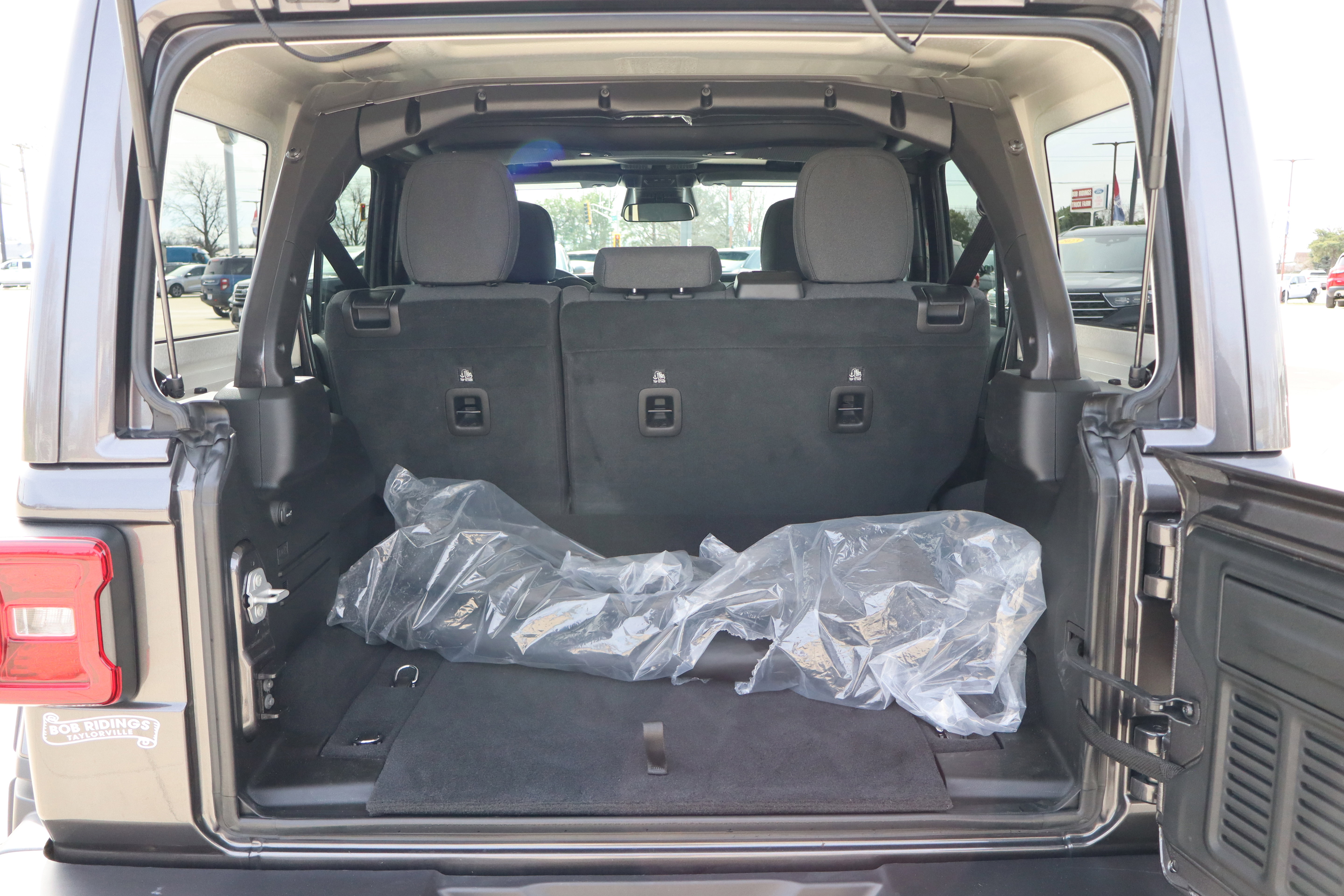 Used 2025 Jeep Wrangler Sahara w/ Safety Group image 27