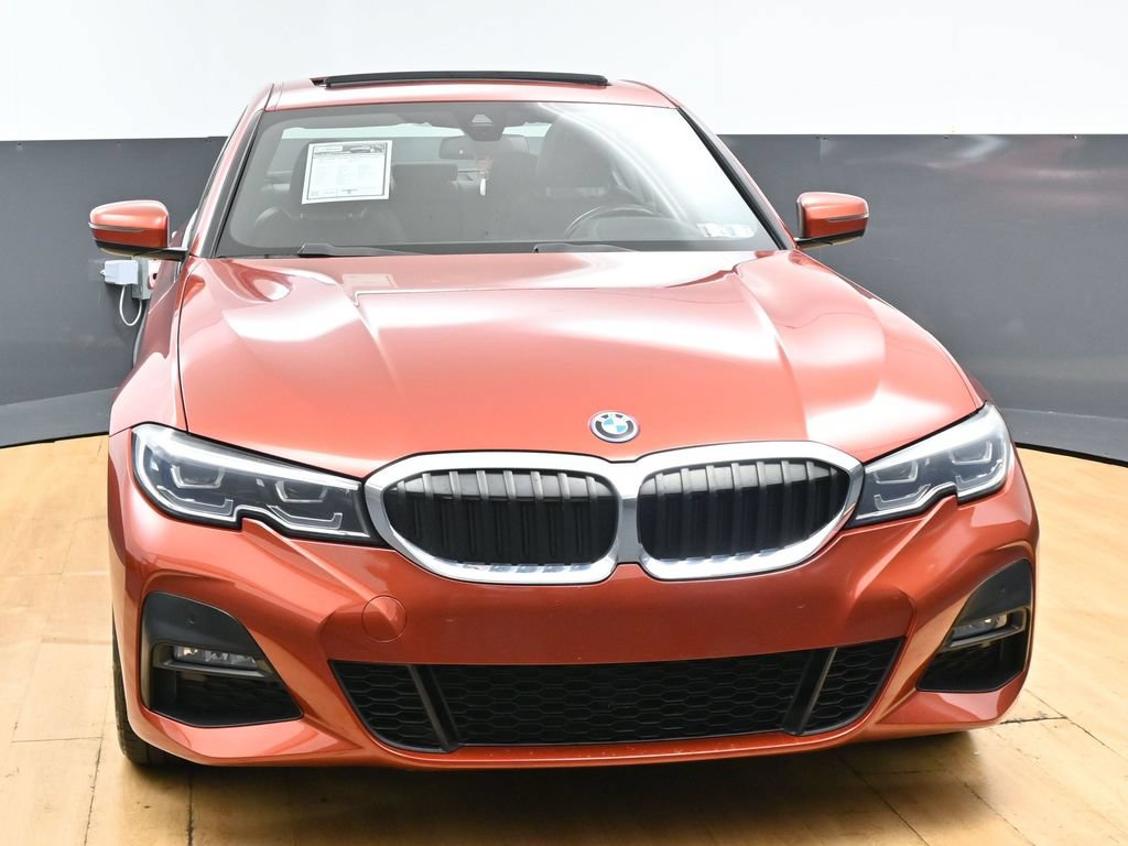 Used 2022 BMW 330e w/ M Sport Package RWD image 4