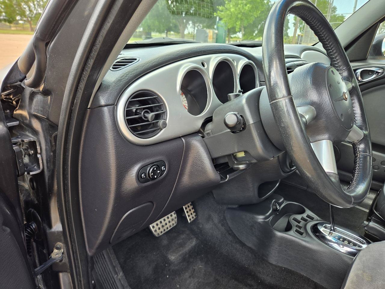 Used 2004 Chrysler PT Cruiser Limited FWD image 12