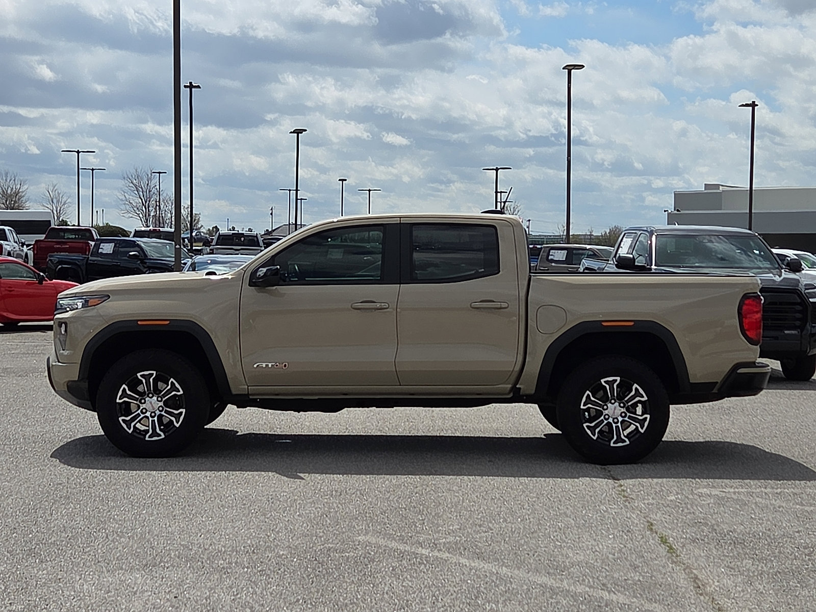 Used 2024 GMC Canyon AT4 image 3