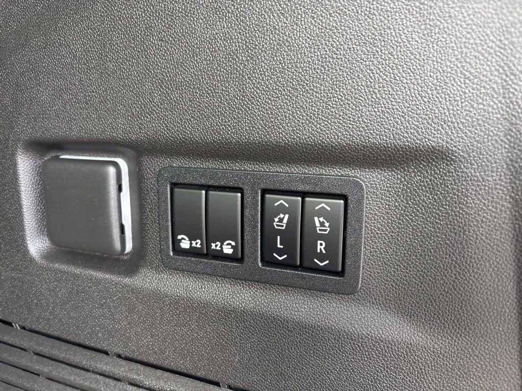 Used 2021 GMC Yukon XL Denali w/ Denali Ultimate Package AWD/4WD image 11