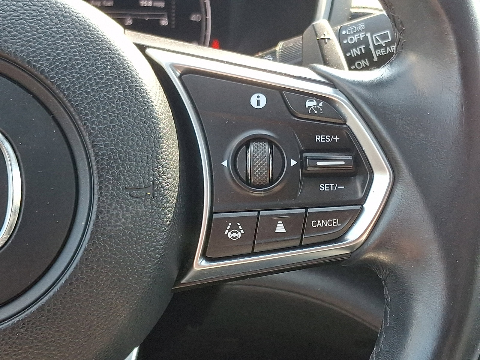 Used 2023 Acura MDX SH-AWD w/ Technology Package image 22