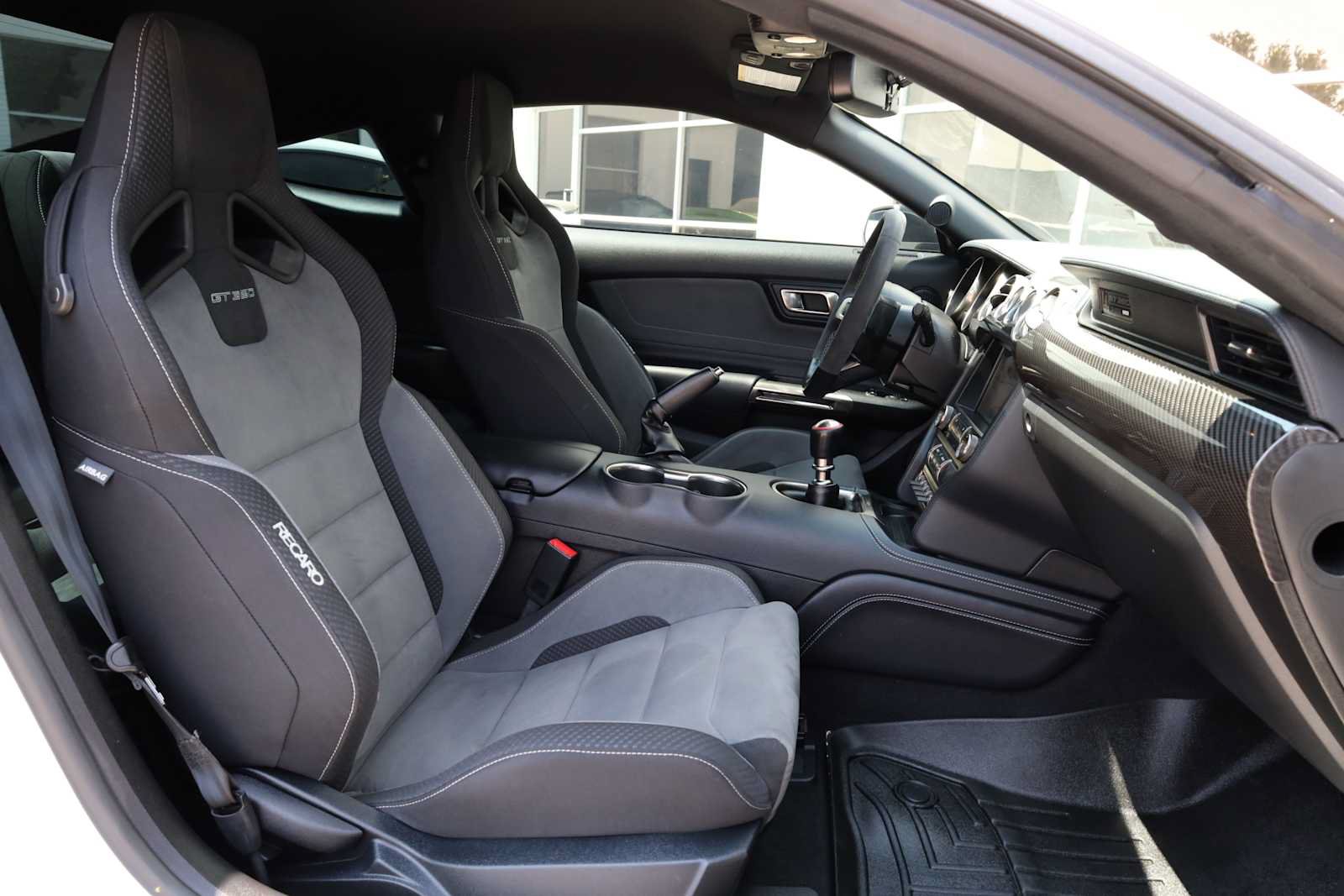 Used 2019 Ford Mustang Shelby GT350 w/ Technology Package RWD image 38