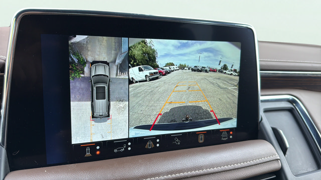 Used 2023 Chevrolet Suburban High Country w/ Advanced Technology Package AWD/4WD image 16