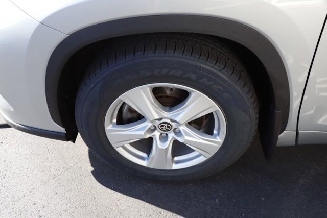 Used 2020 Toyota Highlander L image 13