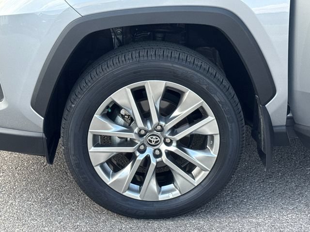 Used 2025 Toyota RAV4 XLE Premium w/ Weather Package AWD/4WD image 31
