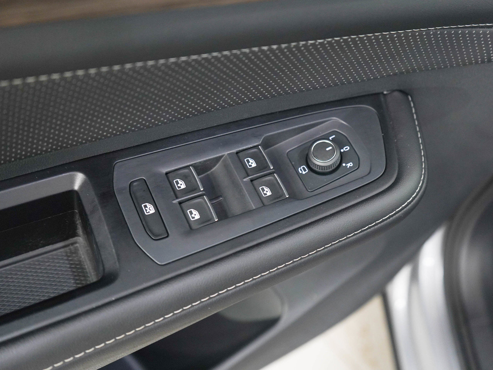 Used 2024 Volkswagen Atlas SEL Premium R-Line AWD/4WD image 20