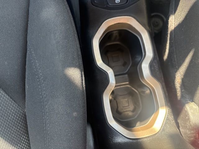 Used 2015 Jeep Renegade Latitude image 15