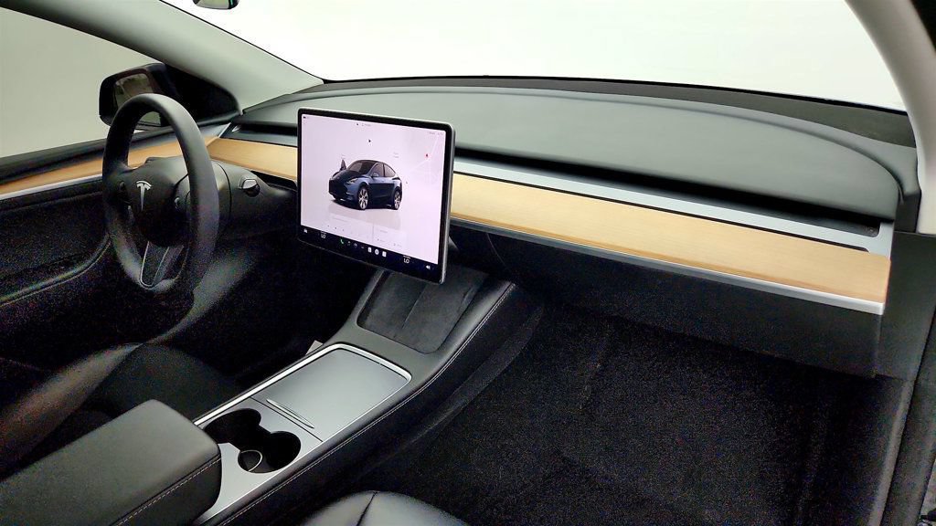 Used 2024 Tesla Model Y Long Range AWD/4WD image 26