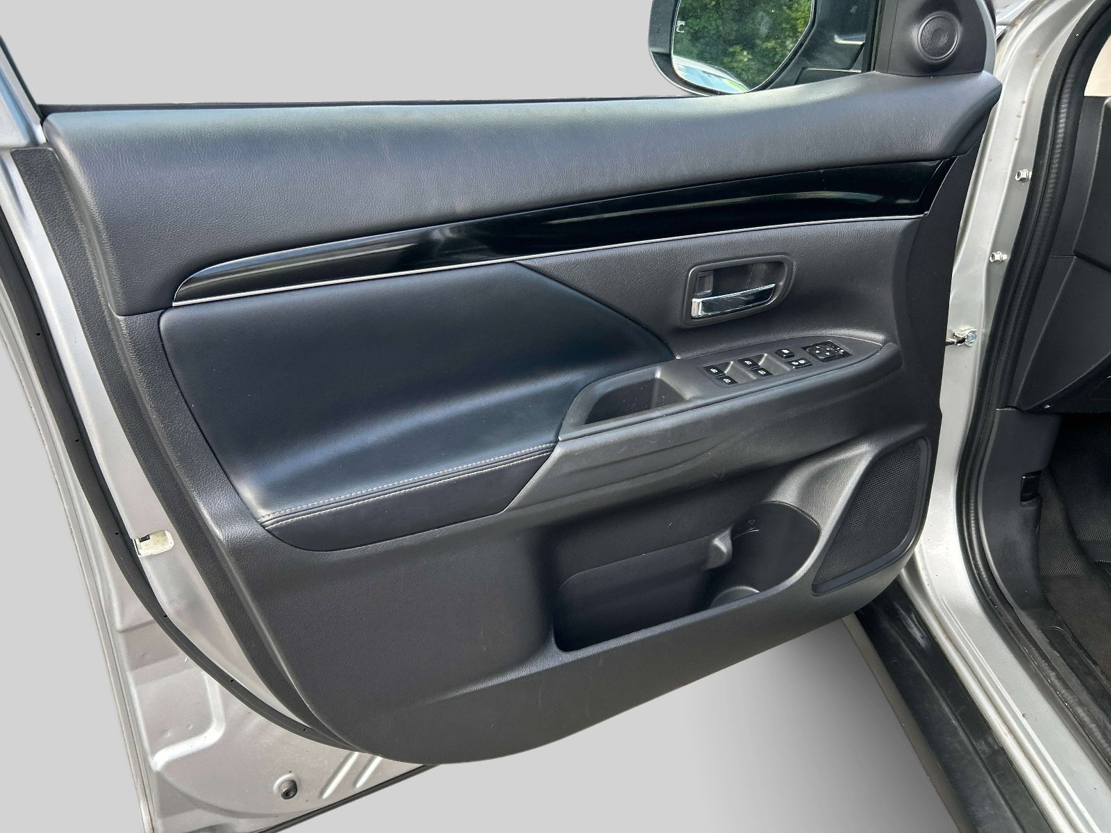 Used 2019 Mitsubishi Outlander SE image 12