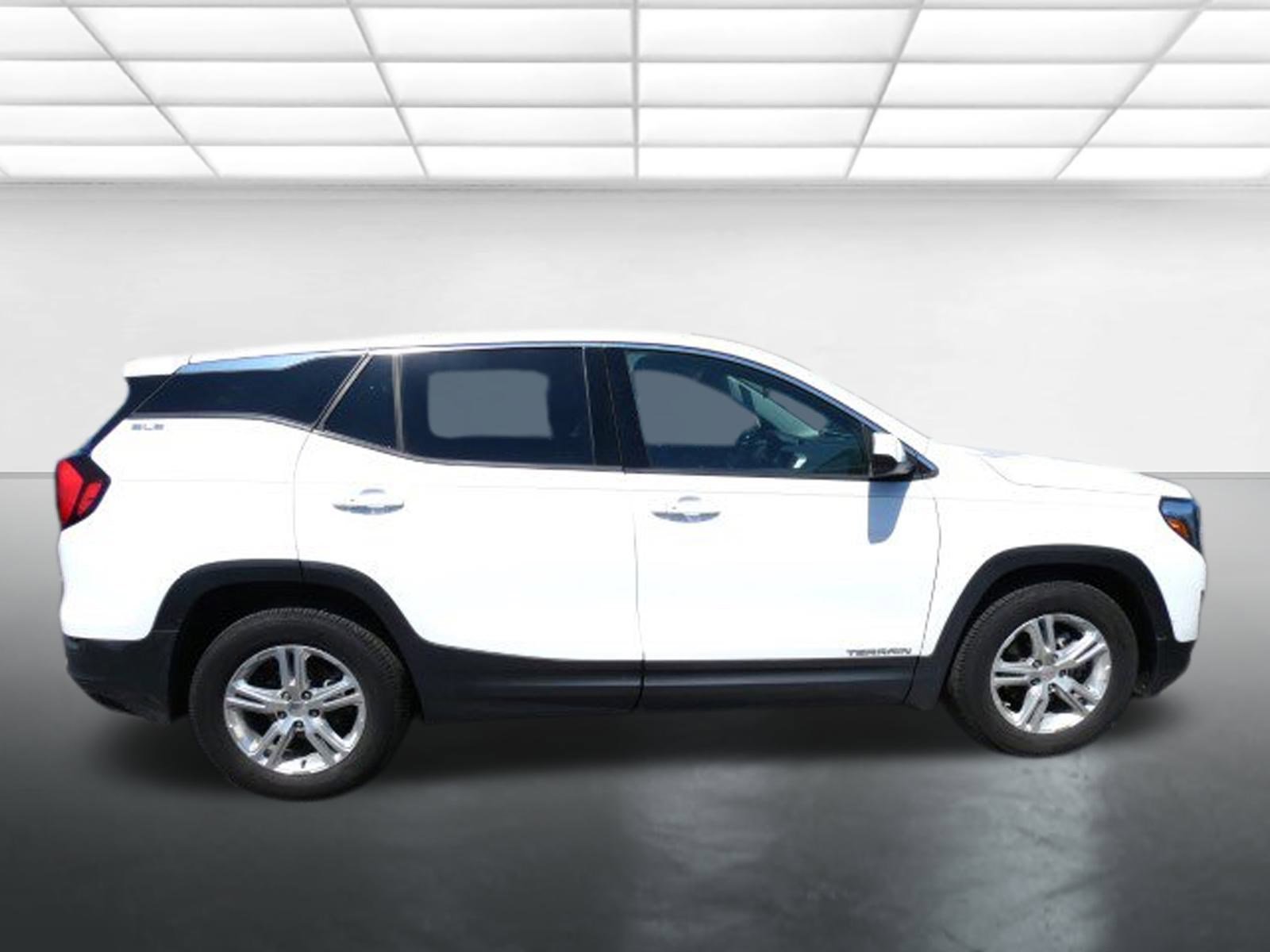 Used 2020 GMC Terrain SLE image 3