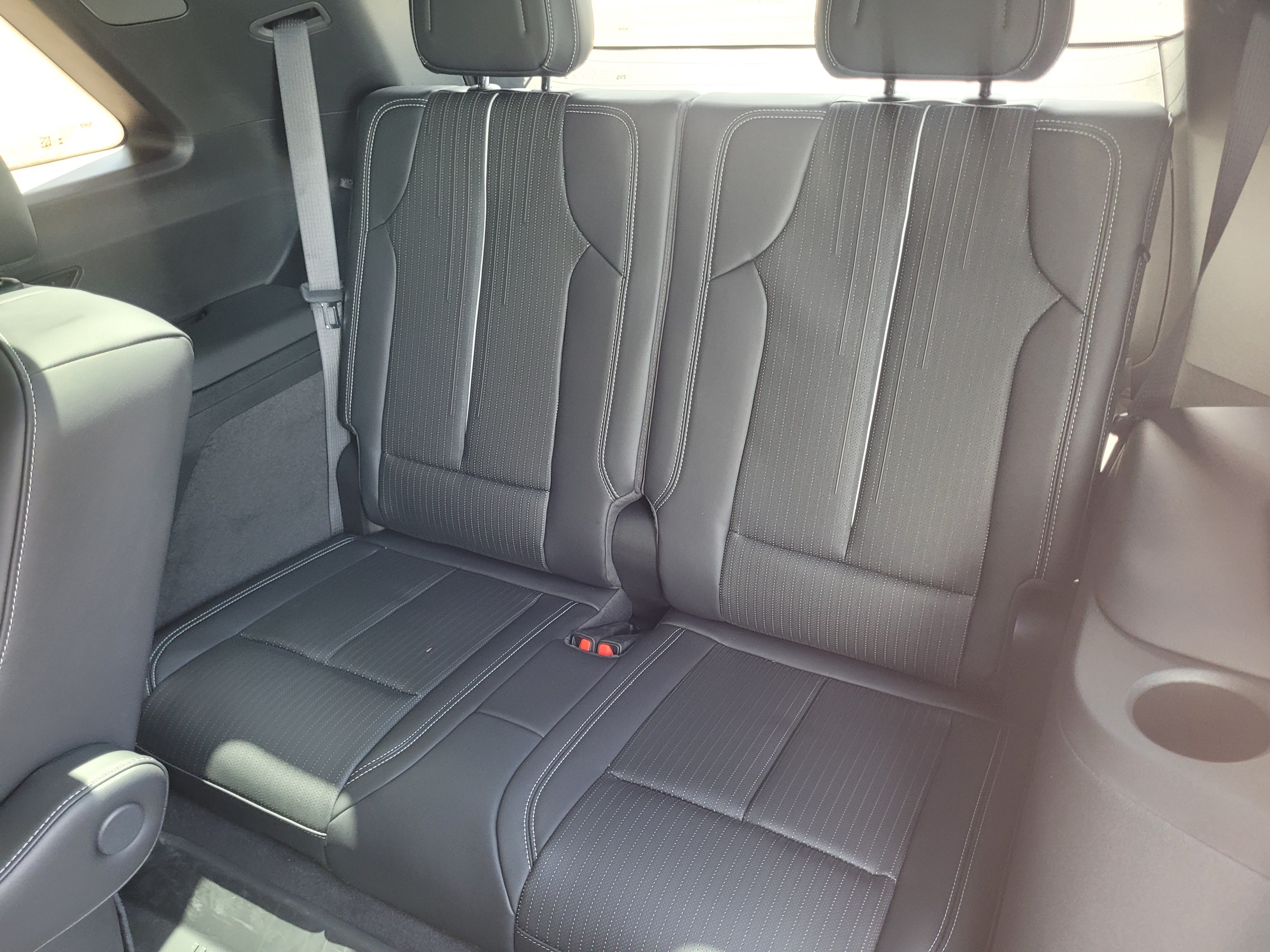 New 2027 Cadillac Vistiq Sport w/ LPO, Floor Liner Package AWD/4WD image 25
