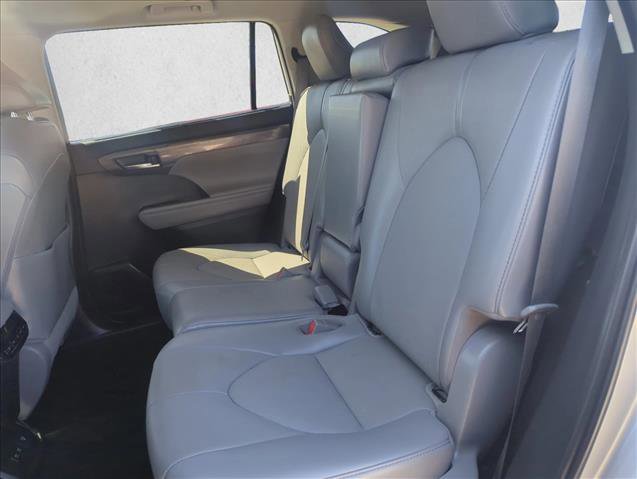 Used 2021 Toyota Highlander Limited FWD image 22