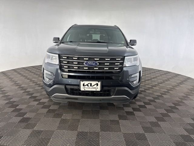 Used 2017 Ford Explorer XLT w/ Equipment Group 202A image 3