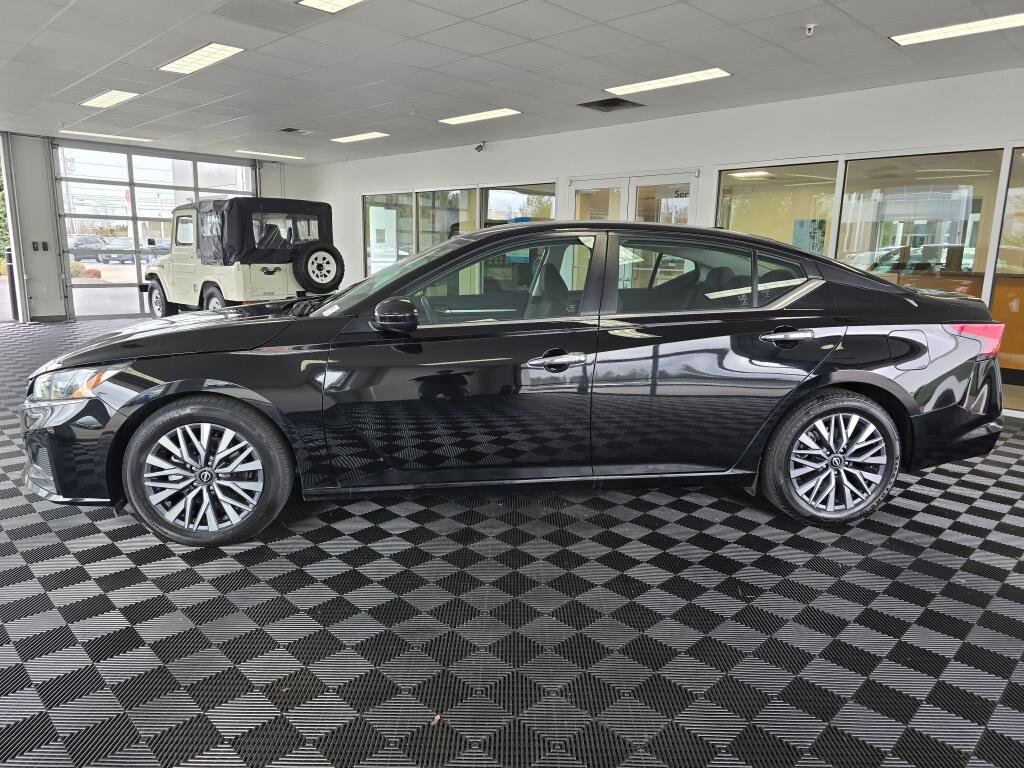 Used 2023 Nissan Altima 2.5 SV FWD image 6