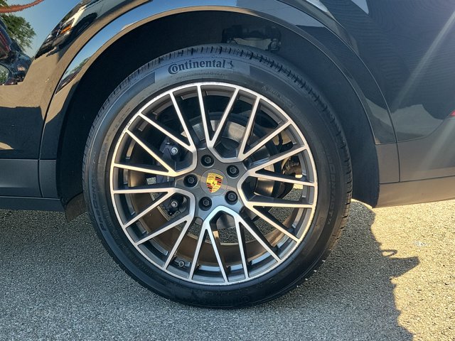 Used 2023 Porsche Cayenne AWD/4WD image 14