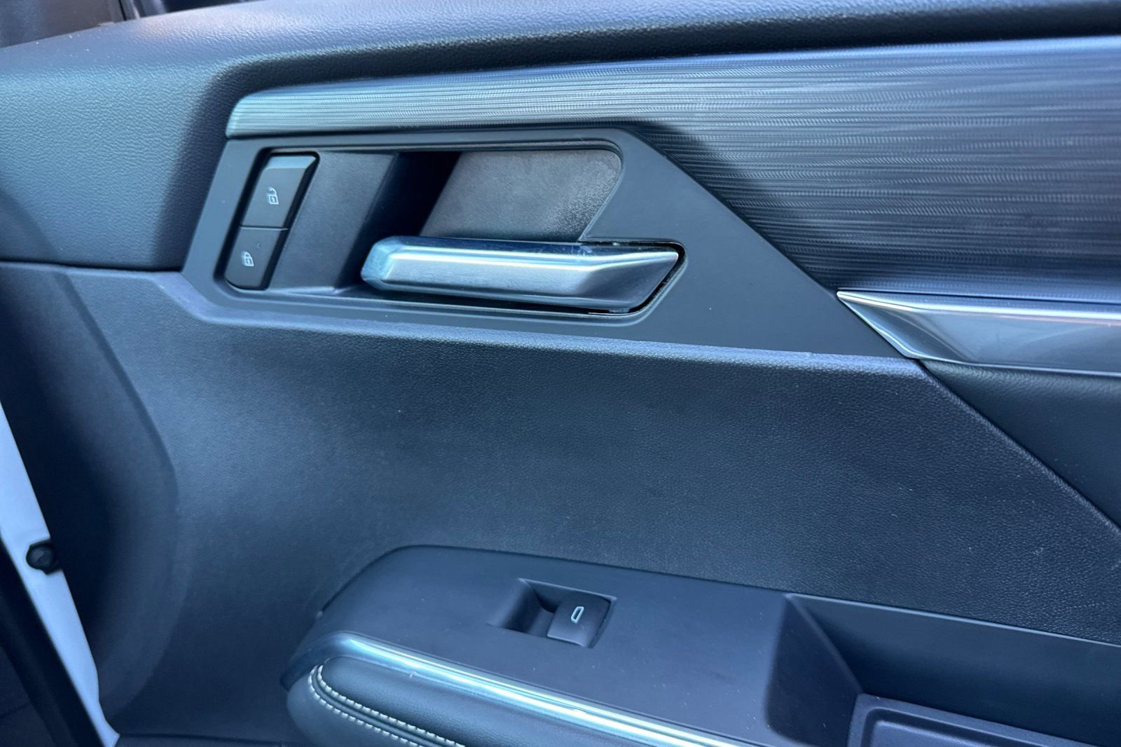 Used 2025 GMC Acadia Elevation image 19