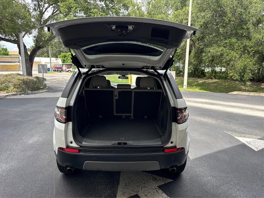 Used 2017 Land Rover Discovery Sport SE image 12