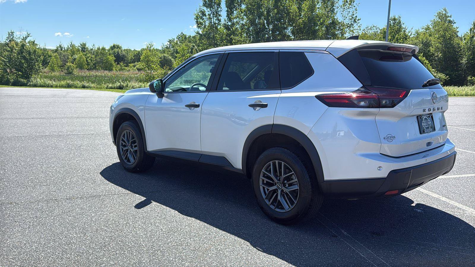 Used 2025 Nissan Rogue S AWD/4WD image 8