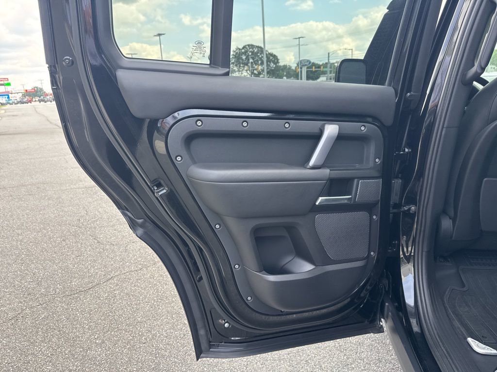 Used 2022 Land Rover Defender 110 V8 image 15