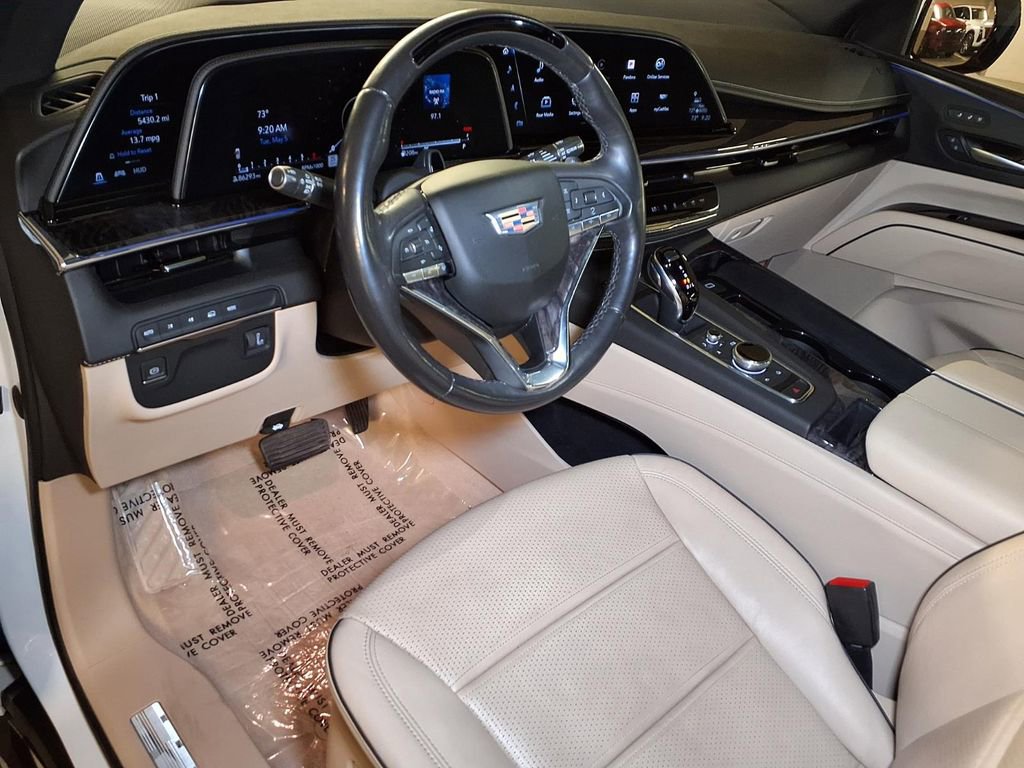 Used 2023 Cadillac Escalade Premium Luxury w/ LPO, Radiant Package AWD/4WD image 3