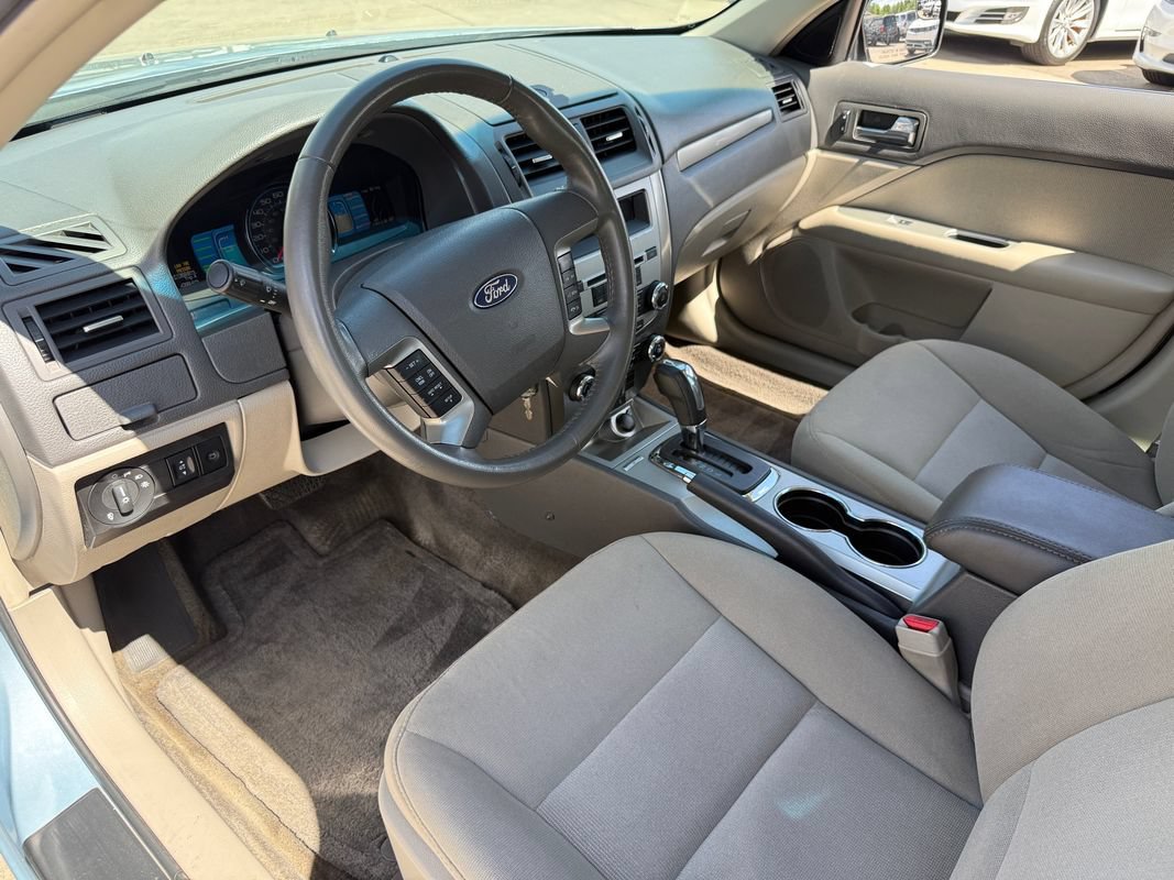 Used 2011 Ford Fusion Hybrid FWD image 2