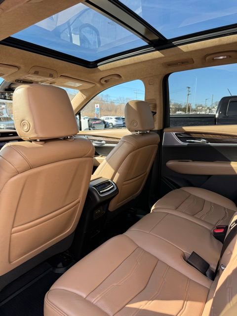 Used 2024 Cadillac XT6 Sport w/ LPO, ONYX Package image 23