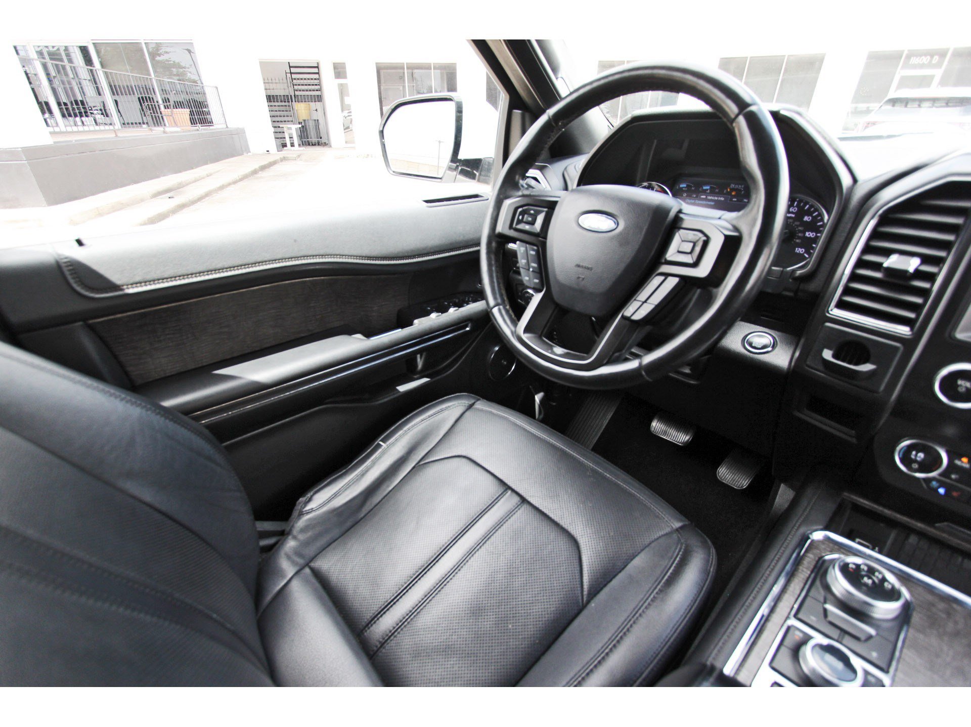 Used 2019 Ford Expedition Limited AWD/4WD image 9