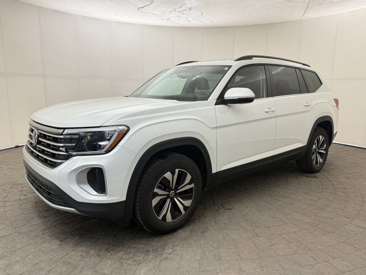 Used 2025 Volkswagen Atlas SE image 3