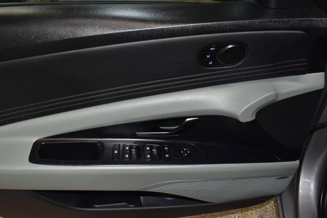 Used 2025 Hyundai Elantra Limited image 29