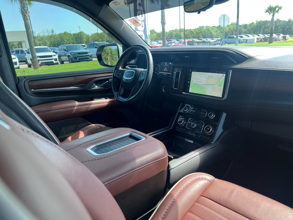 Used 2023 GMC Yukon XL Denali Ultimate AWD/4WD image 13