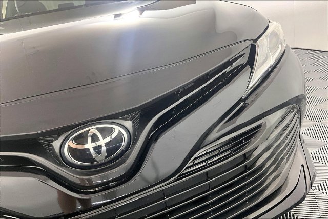 Used 2018 Toyota Camry LE FWD image 32