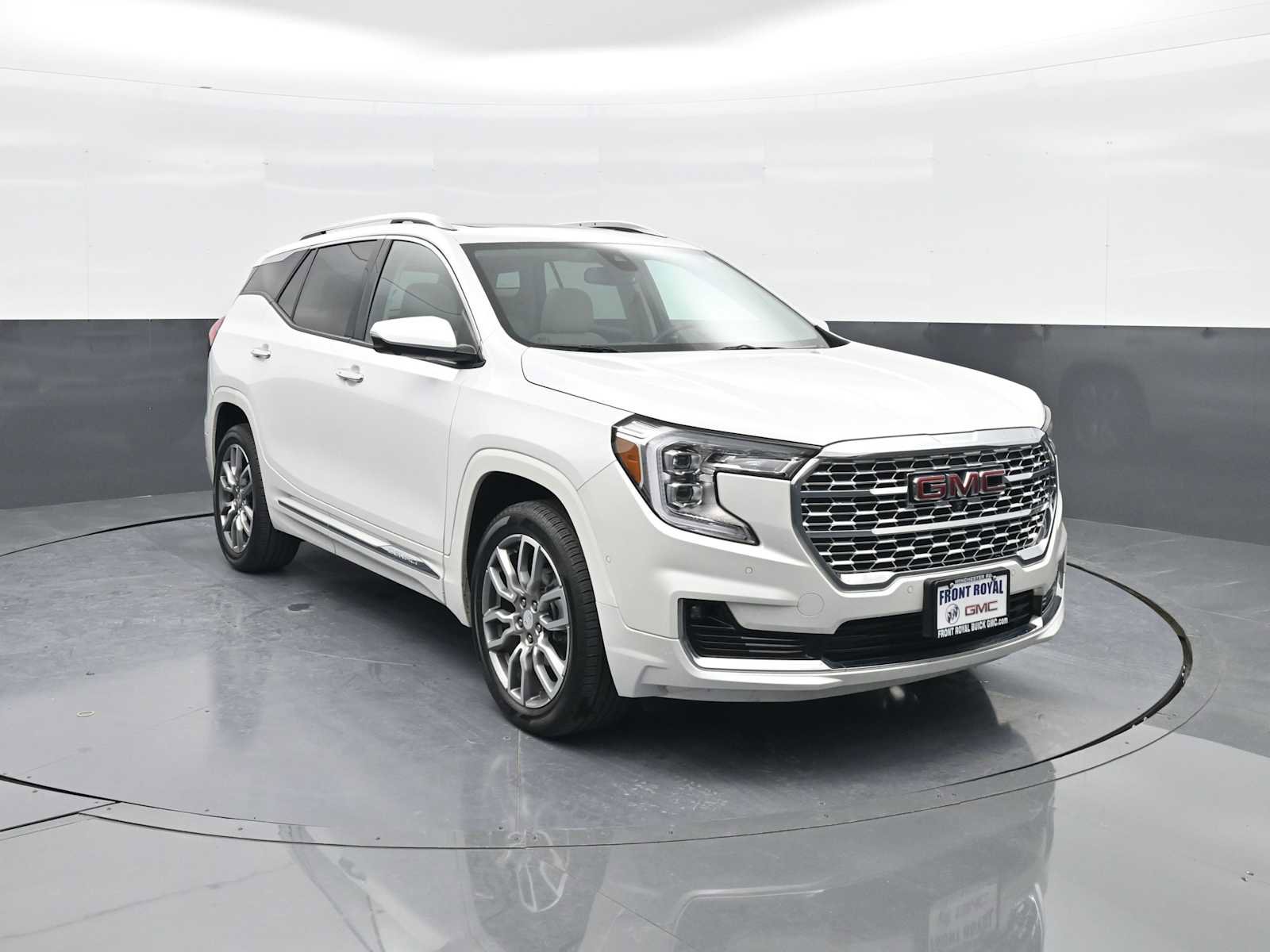Used 2024 GMC Terrain Denali w/ Denali Premium Package image 1