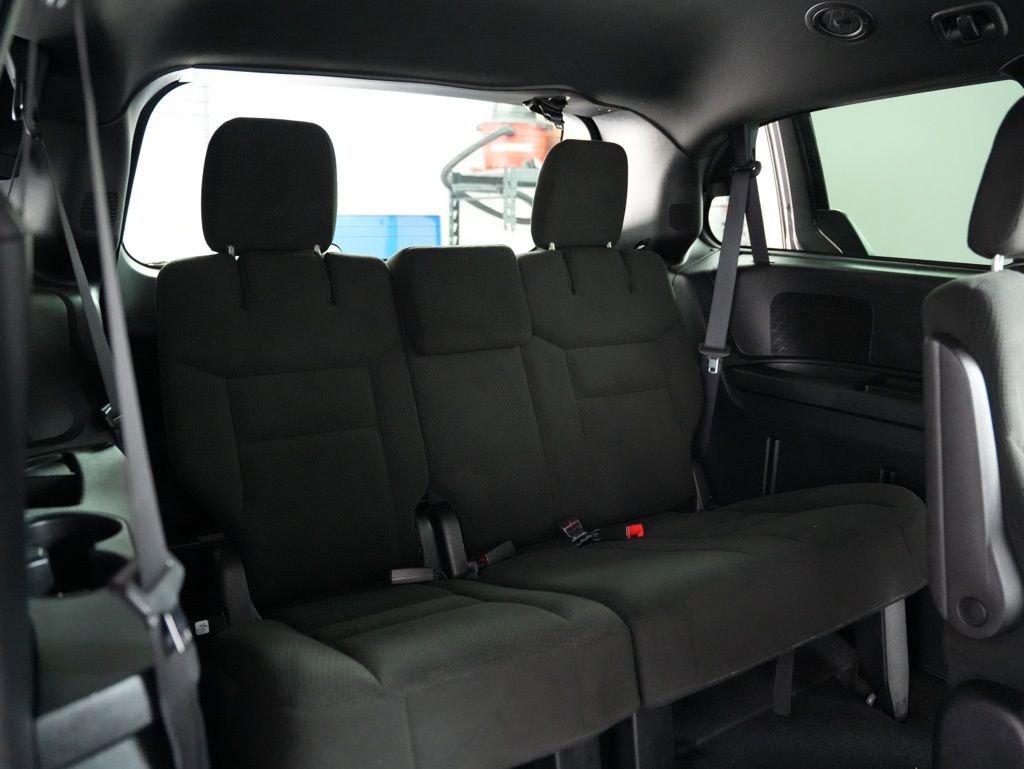 Used 2015 Dodge Grand Caravan SE image 30