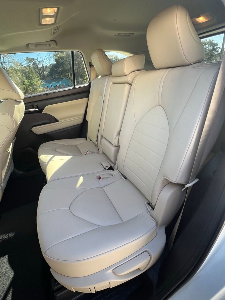 Used 2020 Toyota Highlander XLE image 15