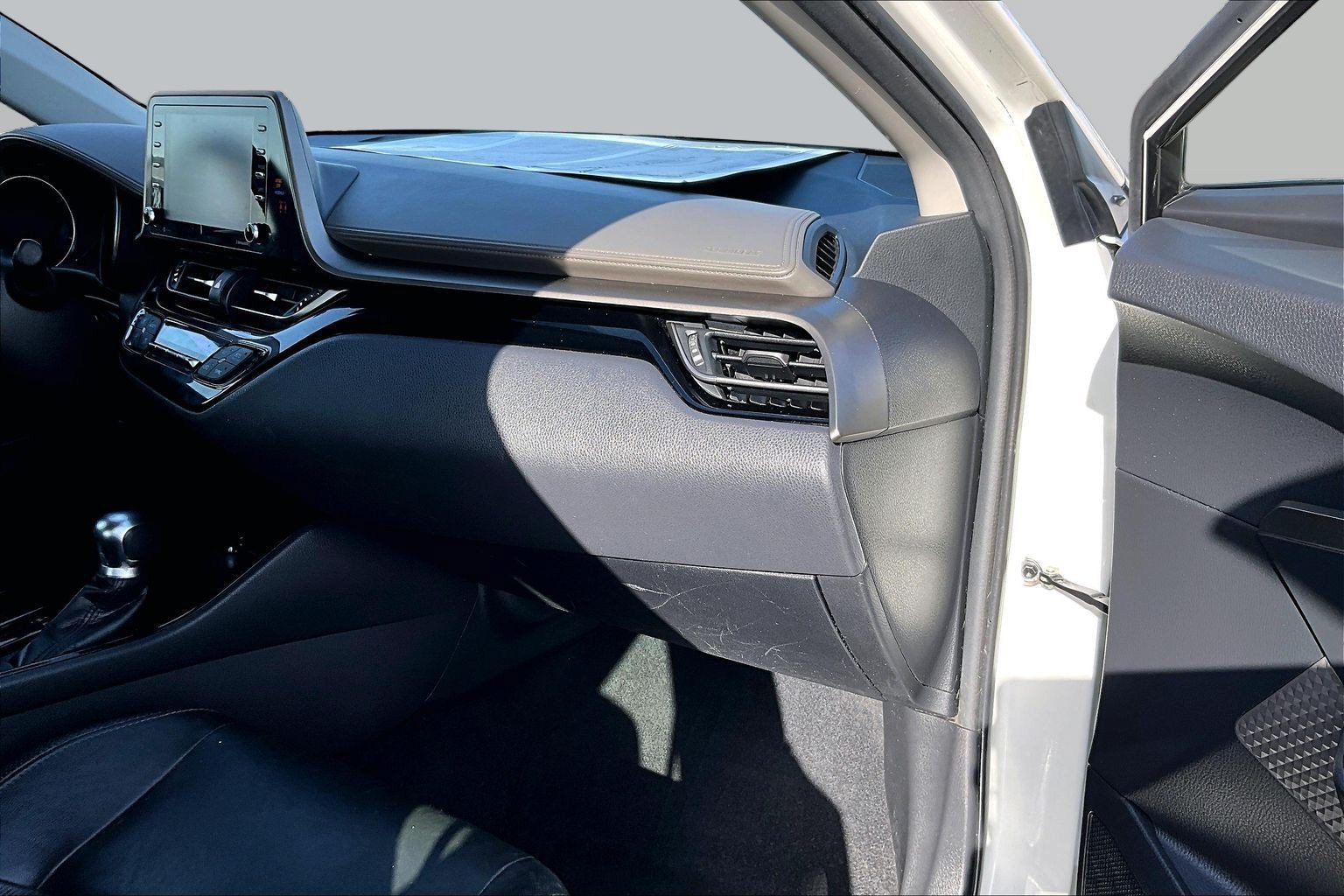 Used 2020 Toyota C-HR Limited FWD image 14