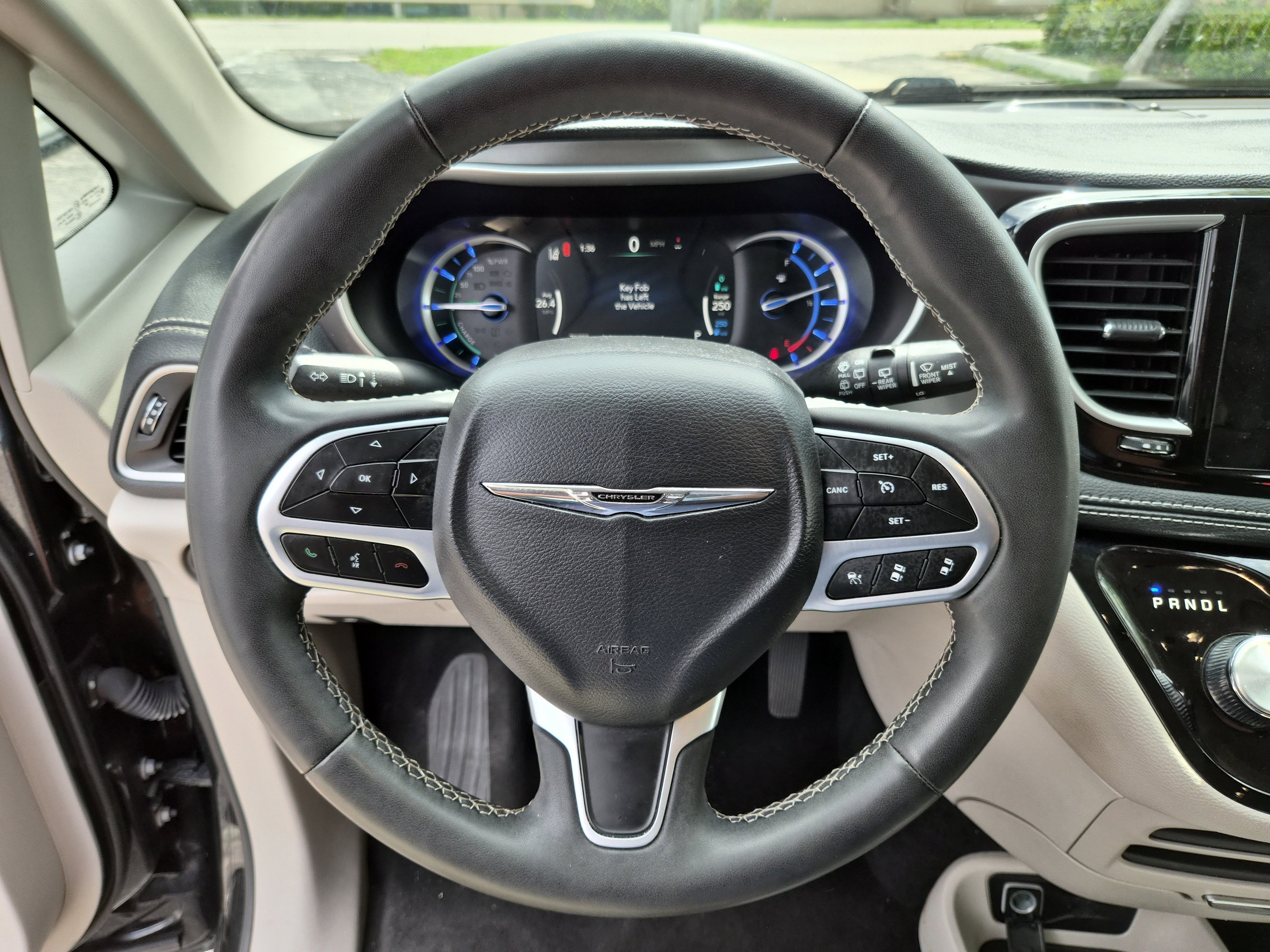 Used 2023 Chrysler Pacifica Touring-L image 23