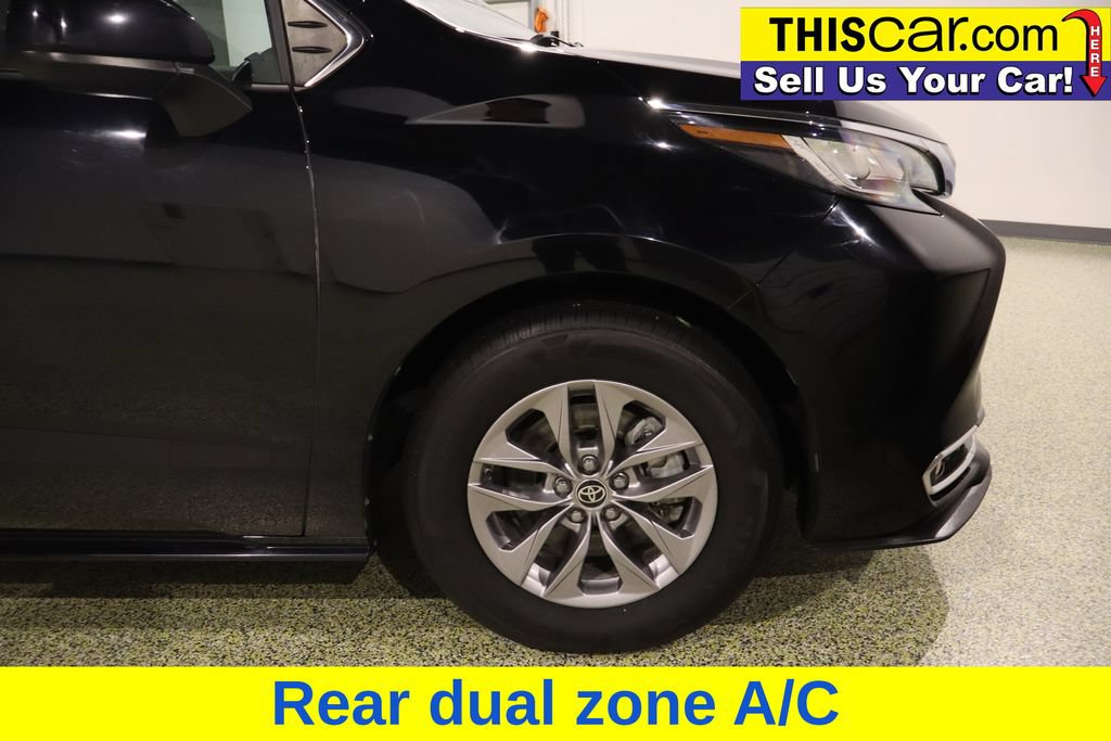 Used 2023 Toyota Sienna XLE FWD image 13