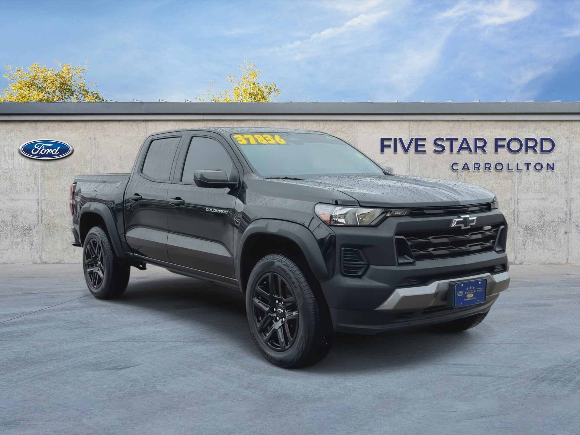 Used 2025 Chevrolet Colorado Trail Boss AWD/4WD image 2