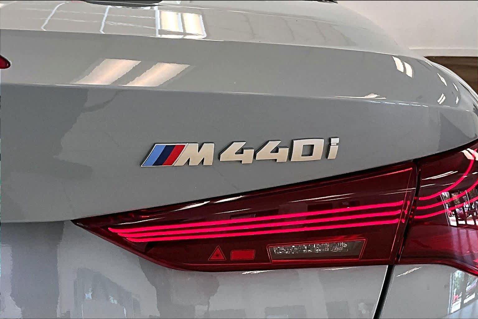 Used 2026 BMW M440i Convertible w/ Premium Package RWD image 27