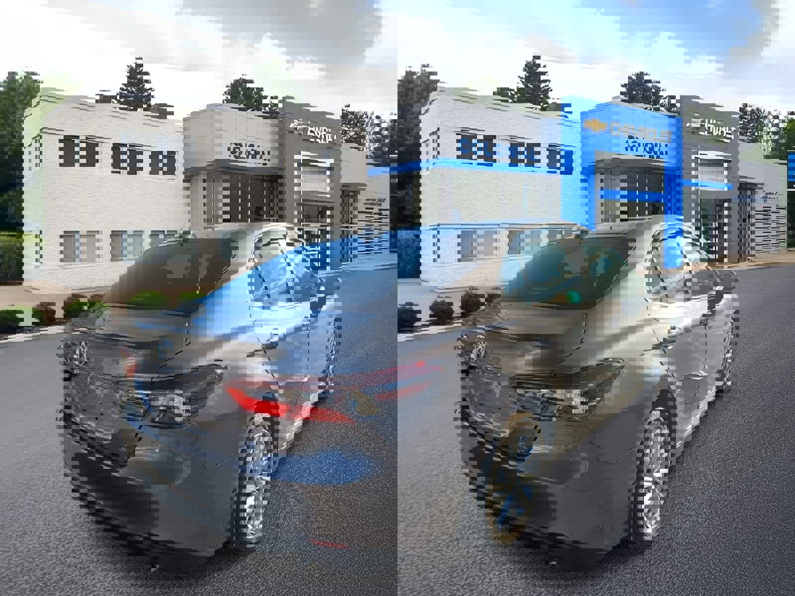 Used 2023 Toyota Camry LE image 4