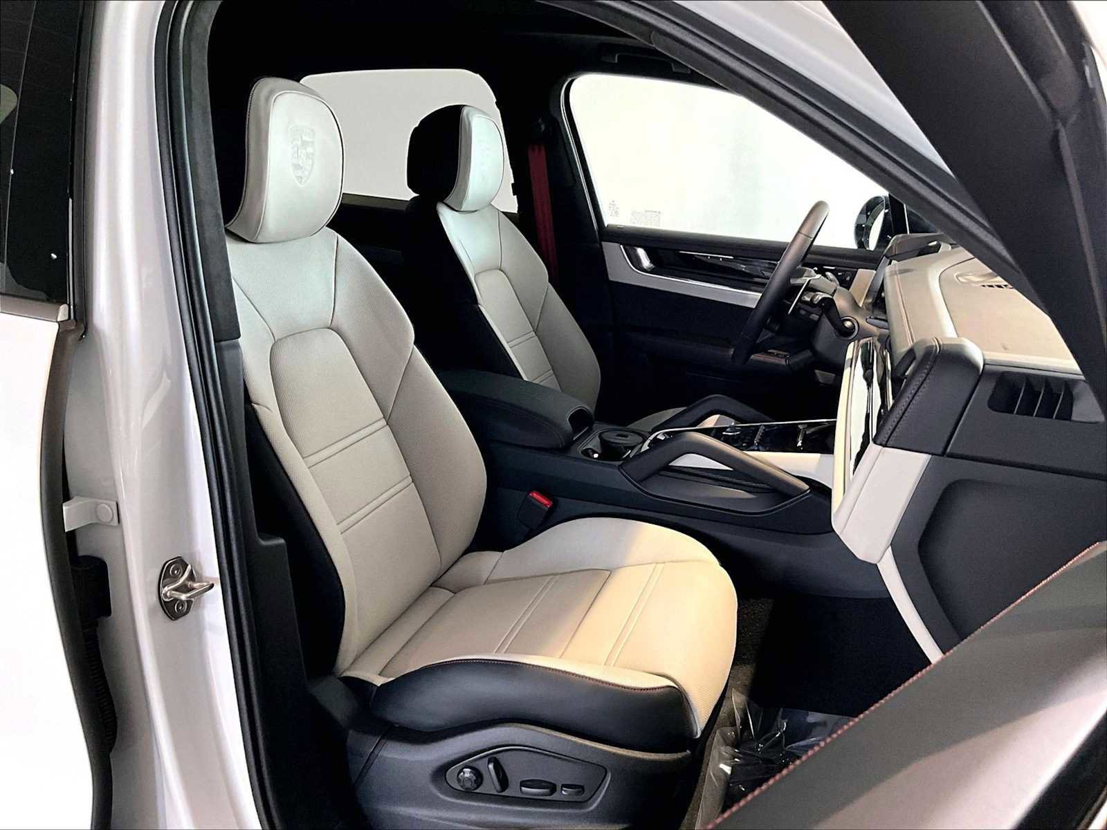 New 2026 Porsche Cayenne Turbo image 19