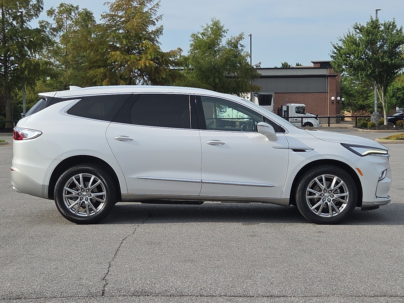 Used 2023 Buick Enclave Premium w/ Experience Buick Package AWD/4WD image 6