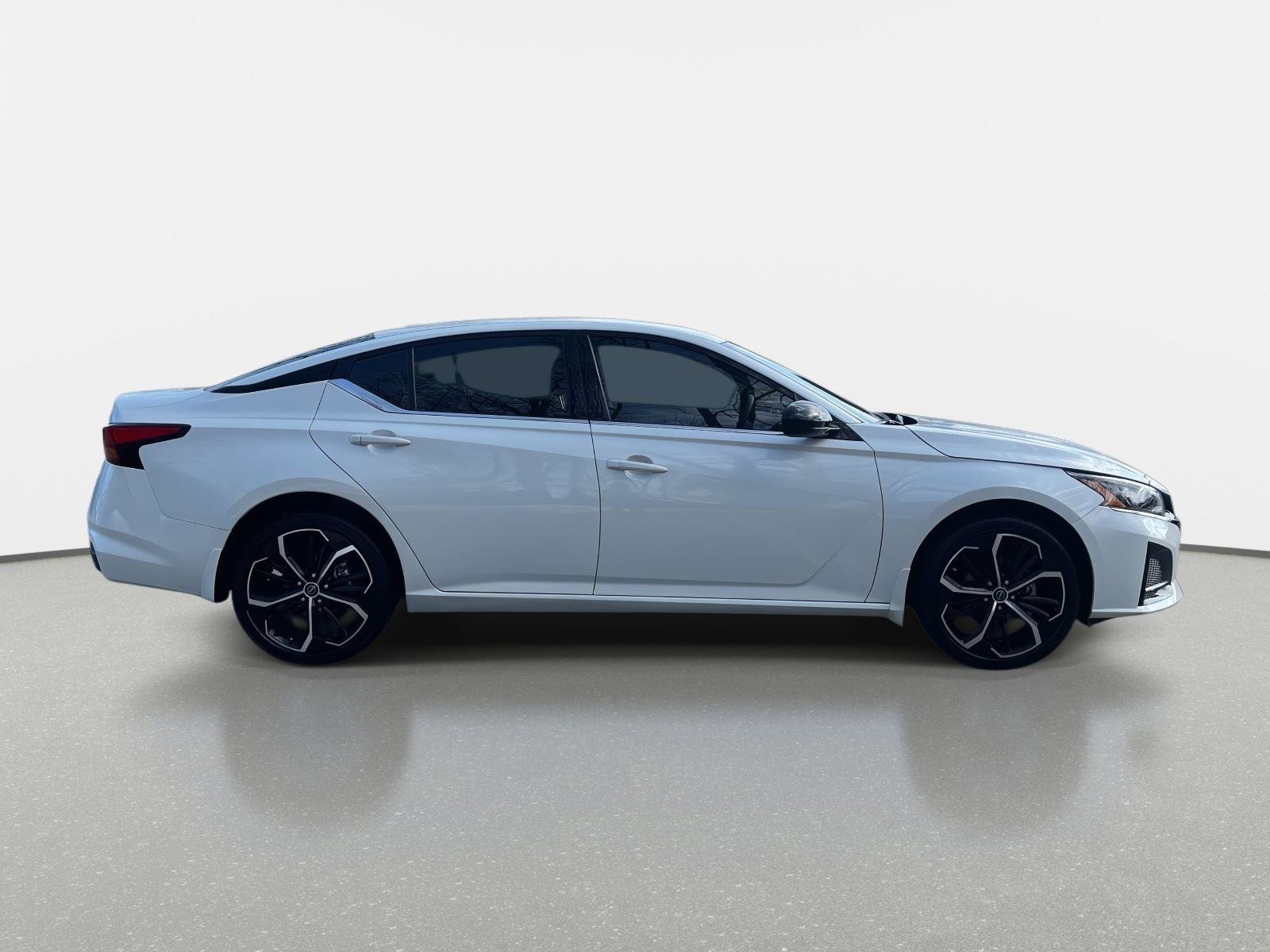 Certified 2024 Nissan Altima 2.5 SR image 4