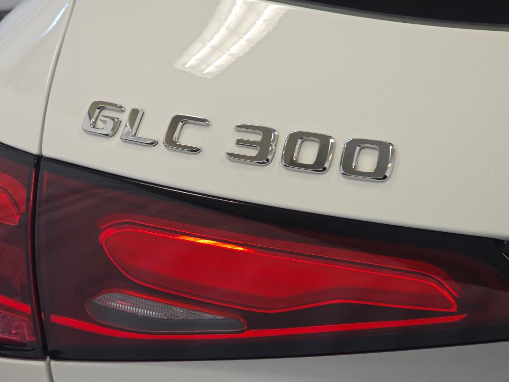Used 2025 Mercedes-Benz GLC 300 GLC 300 image 31