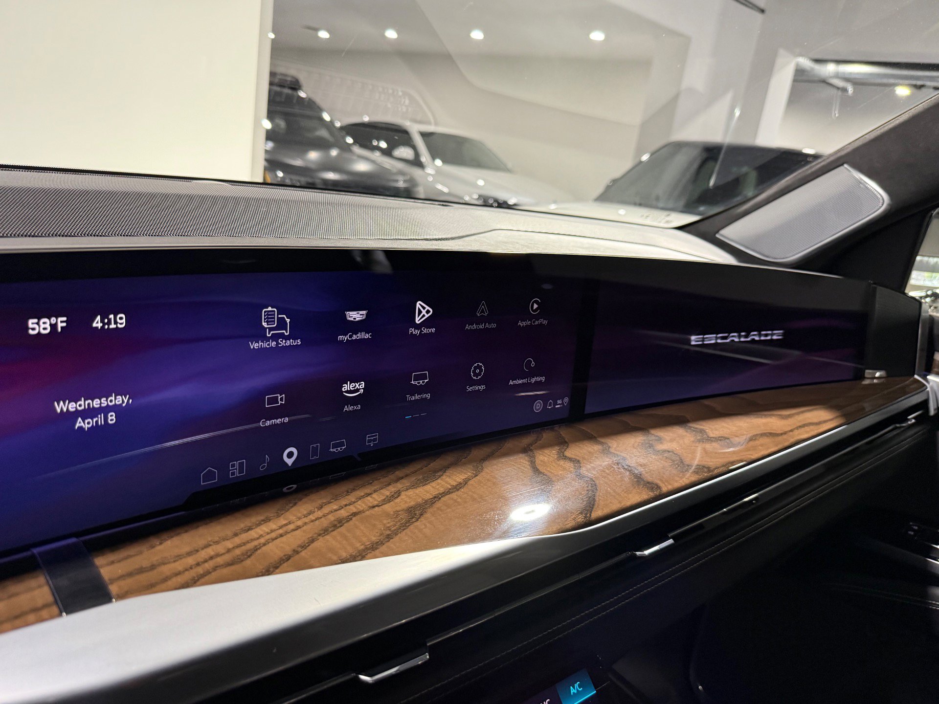 Used 2025 Cadillac Escalade Sport Platinum w/ LPO, ONYX Package image 37