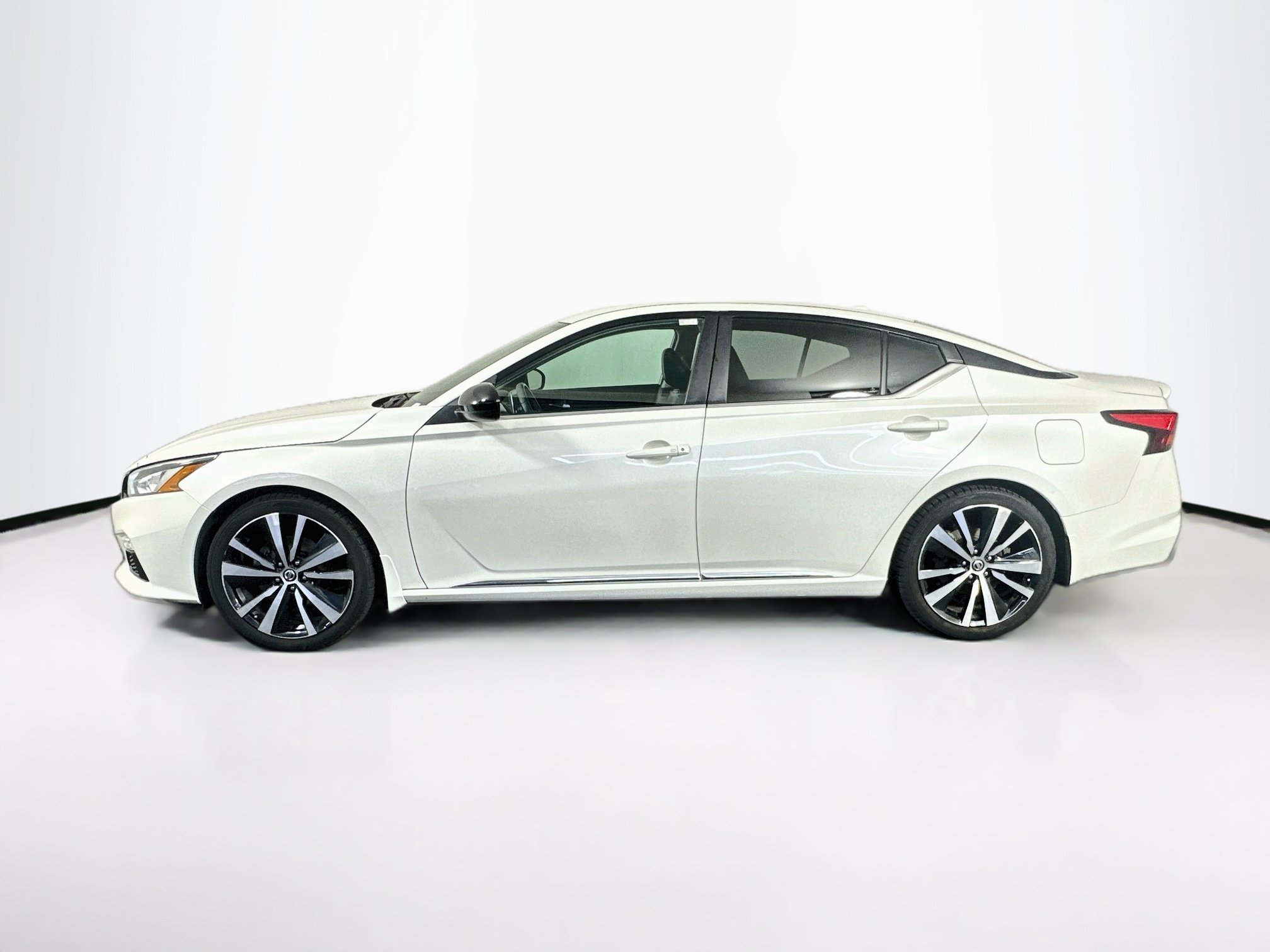 Used 2019 Nissan Altima 2.5 SR FWD image 4