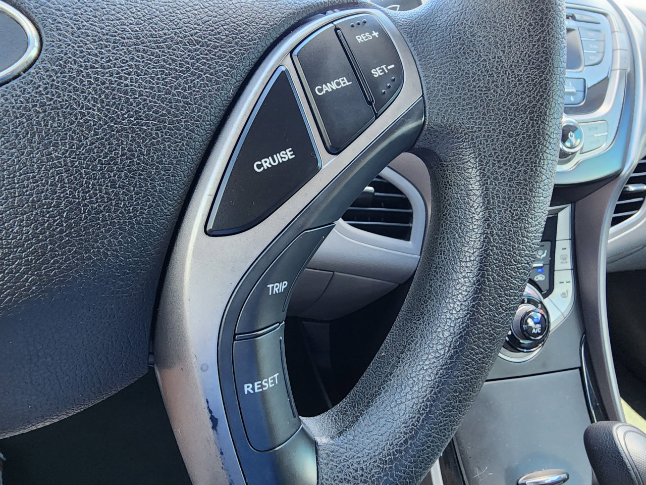 Used 2013 Hyundai Elantra GLS w/ Preferred Pkg image 25