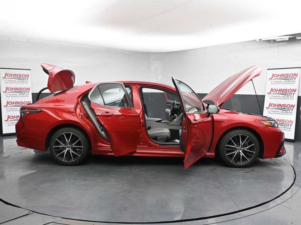 Used 2022 Toyota Camry SE image 39