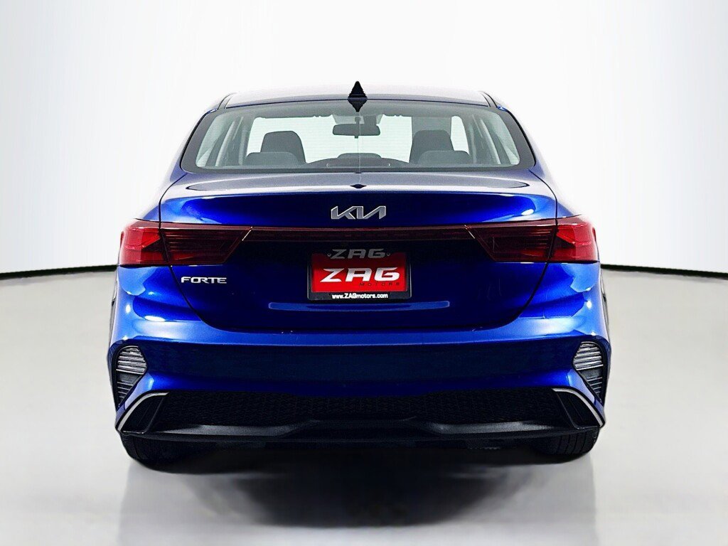 Used 2023 Kia Forte LXS w/ LXS Technology Package FWD image 4